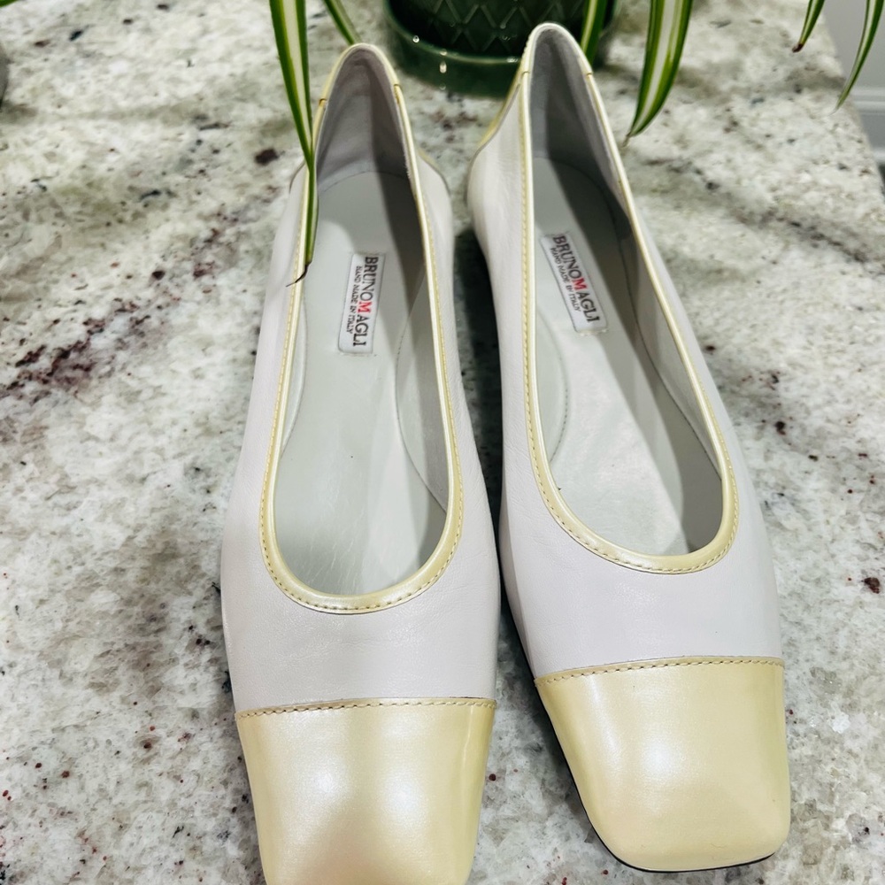 EUC Cream and White Flats Elegant Slip-On Loafers made in Italy